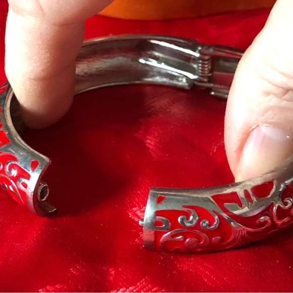 Vintage silver and red cuff bracelet - Picture 5 of 7